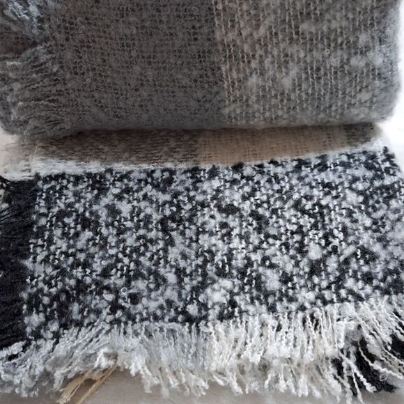 NWT Quagga Blanket Wrap in White/Grey/Black - Picture 8 of 8